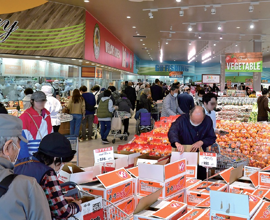 原信呉羽店店内