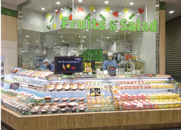 「サミットストア ららテラス北綾瀬店」のインストアサラダの売場