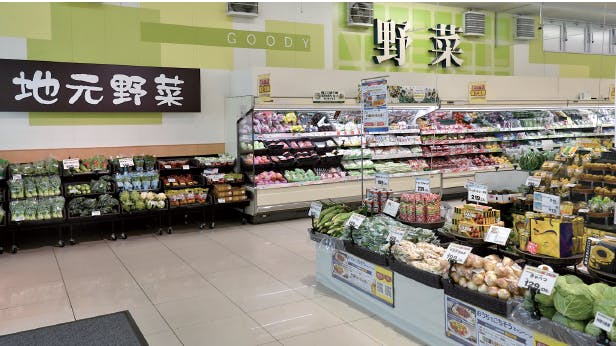 オギノ貢川店の青果売場