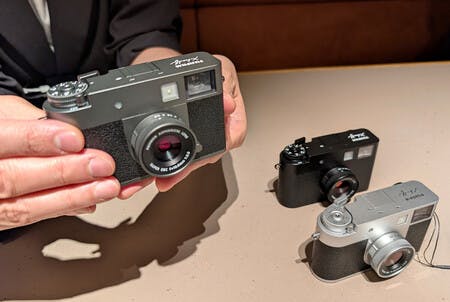 富士フイルムのコンパクトデジタルカメラ「Ｘ　ｈａｌｆ」