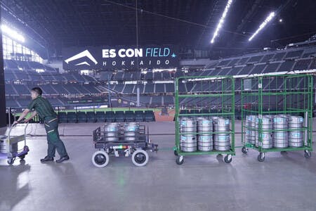 ビールだるを運ぶ作業支援ロボット