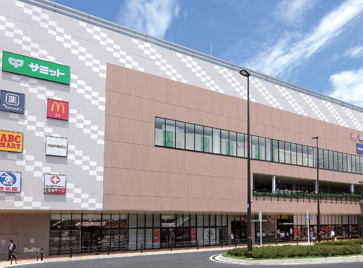 サミットストアららテラス北綾瀬店外観