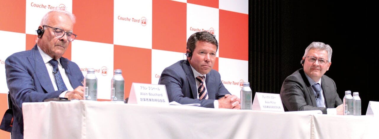 記者会見を行ったACTの幹部ら