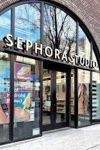 セフォラの小型店舗外観