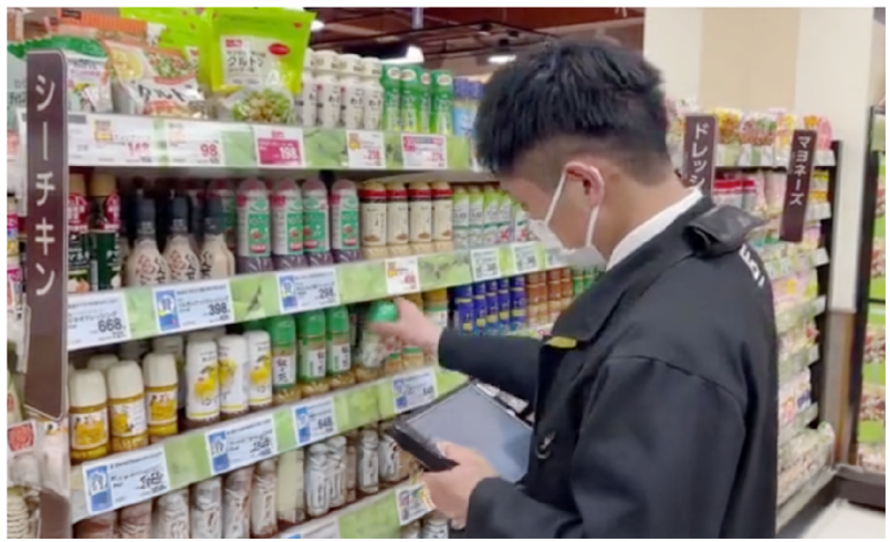 sinops-Dcontによる調味期限チェックの様子