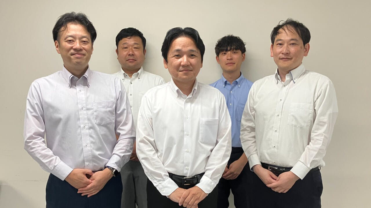 ㈱光洋 マーケティング部 部長 田中 孝明氏(前中央)<br />
コーディネーター部 部長 松田 達也氏(前左)<br />
コーディネーター部 玉置 高志氏(前右)<br />
マルコメ㈱ 関西支店 副課長 勝見 吉信氏(後左)<br />
マルコメ㈱ 関西支店 西片 健登氏(後右)