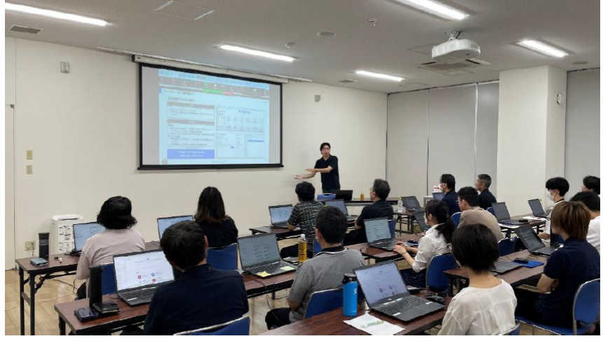 アオキスーパー、TENHOによる生成AI活用についての社内ワークショップの様子