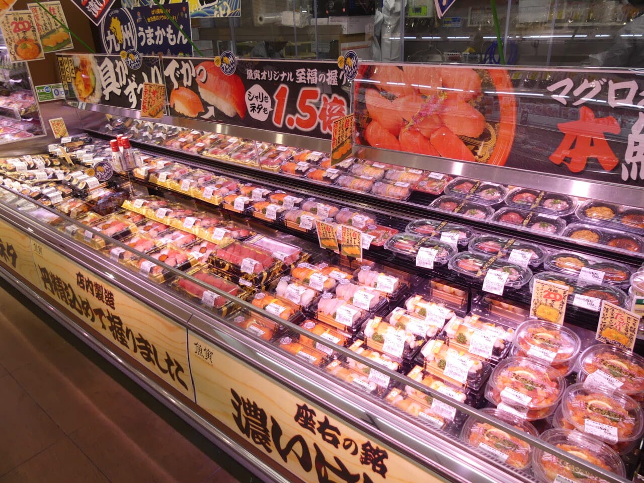 旧西友時代はアウトパックだった鮮魚の寿司、精肉をインストアに切り替えて、鮮度のよい商品を提供する