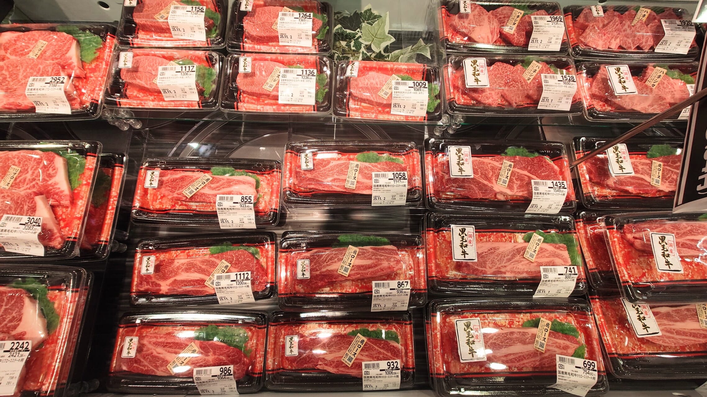 インストア加工比率5割超！イオンリテールの新たな畜産売場「MEAT PARK