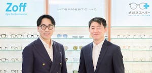 インターメスティックの上野博史社長(左)とビジョナリーHDの松本大輔社長