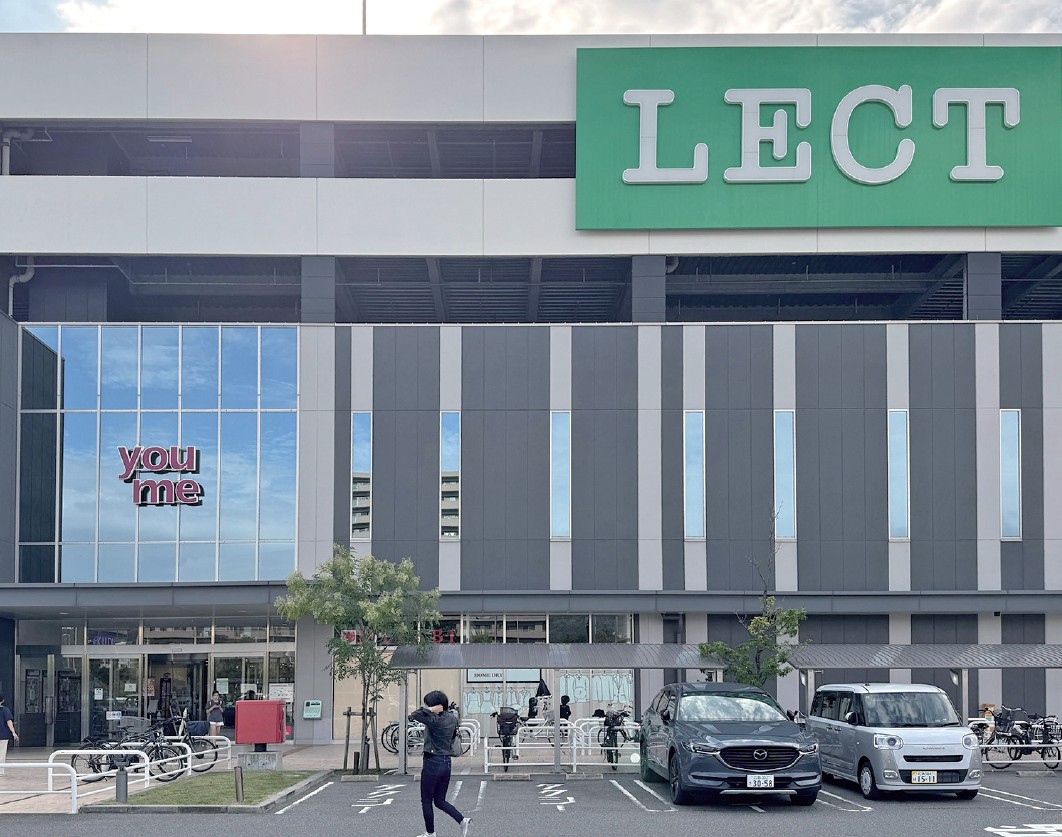 LECT you me 食品館外観