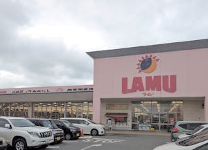 ラ・ムー伊予西条店外観