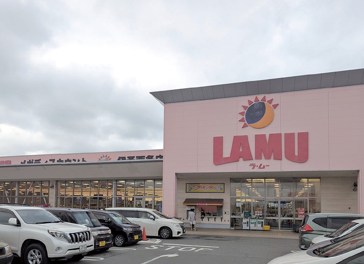 ラ・ムー伊予西条店外観