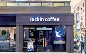 ラッキンブロードウェイ店外観