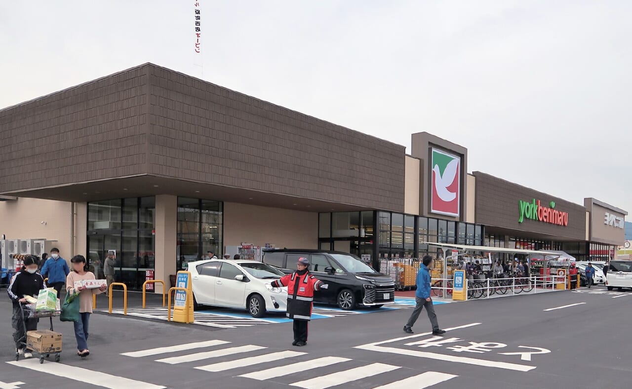 ヨークベニマル原町西店外観