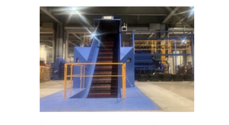 ベイシアの前橋エコセンターに設置された古紙ベーラー