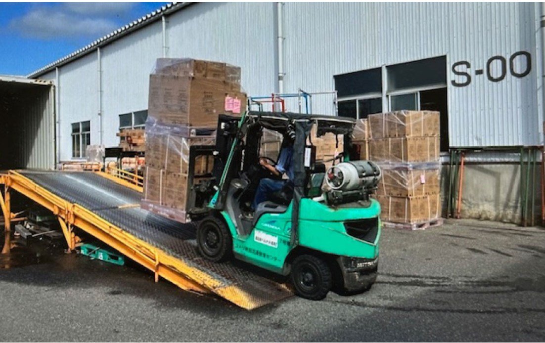 フォークリフトで荷役を効率化
