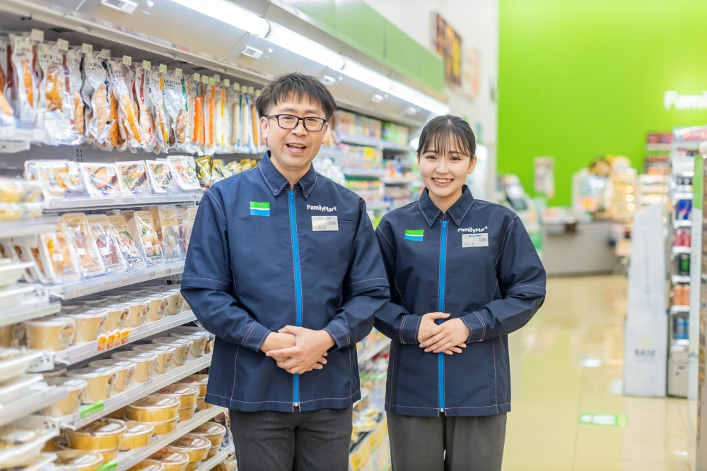 ファミリーマート　従業員　イメージ