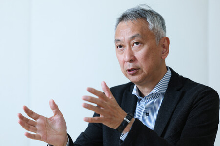インタビューに答えるセブン銀行の松橋正明社長