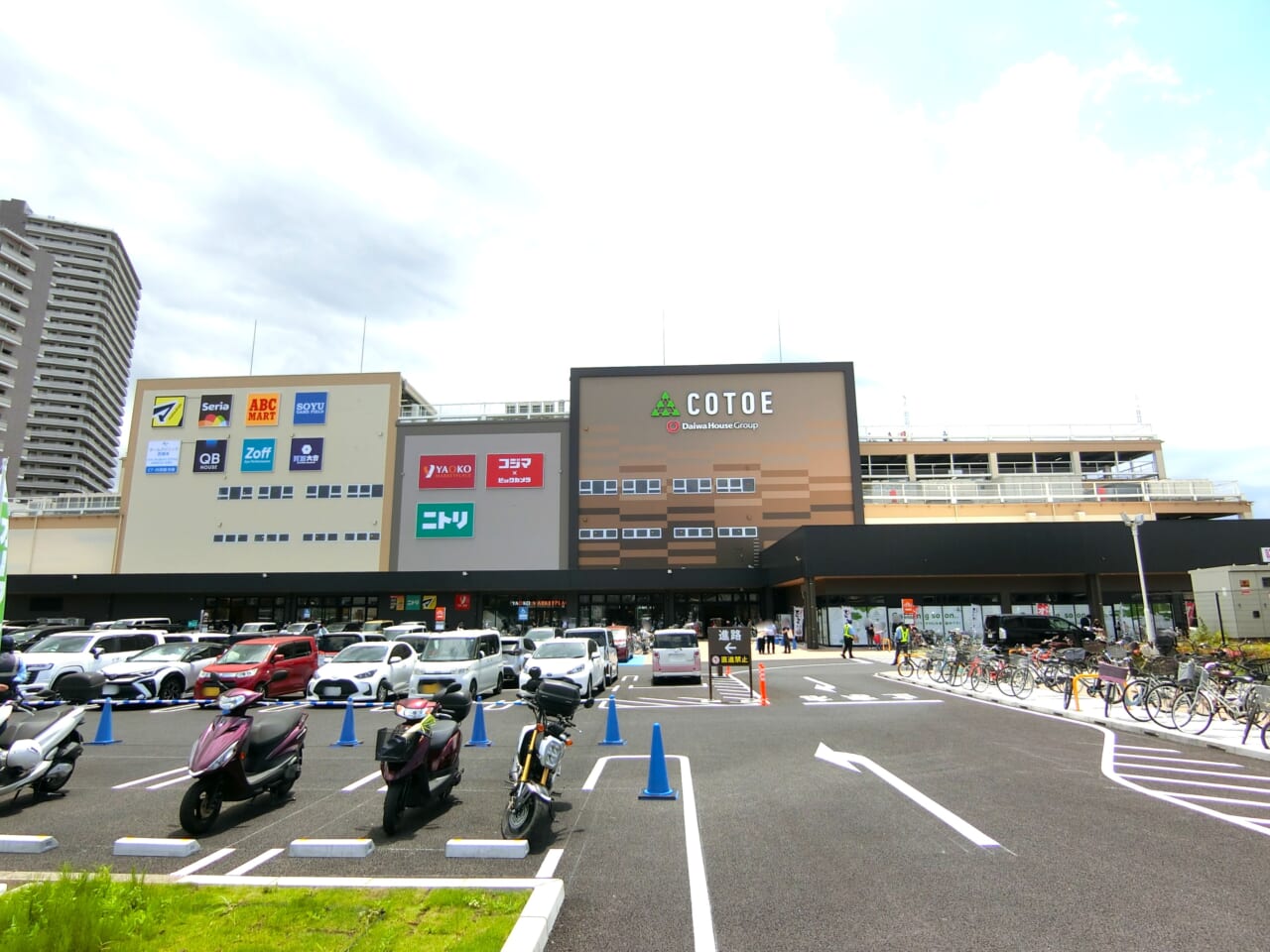 「コーナン相模原西橋本店」の建物を活用して近隣型ショッピングセンター「コトエ橋本」に生まれ変わらせた。30年代半ば以降にリニア中央新幹線が開通し、各線「橋本」駅にはリニア駅が設置される見通しで、周辺エリアの発展が見込まれている