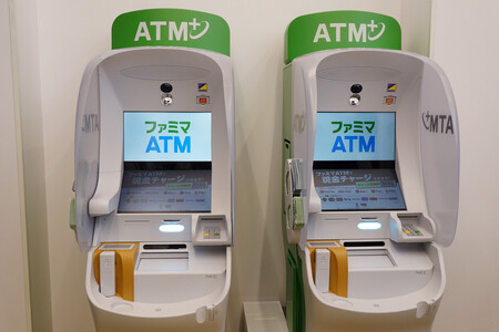 ファミリーマートへの設置が始まった「ファミマＡＴＭ」