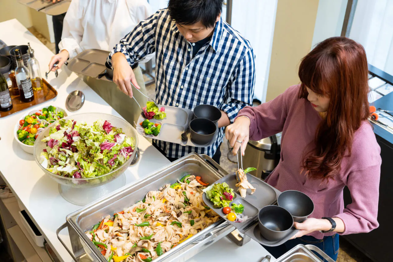 会議室が社食に変わる時代へ ボンディッシュの「キッチンレス社食」に注目集まる
